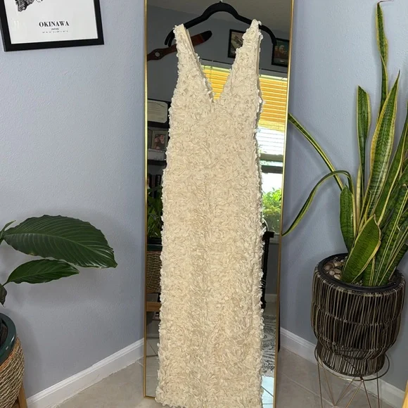HOUSE OF CB 'Carena' Creme Plunge Floral Appliqué Maxi Dress NWT - Picture 8 of 13